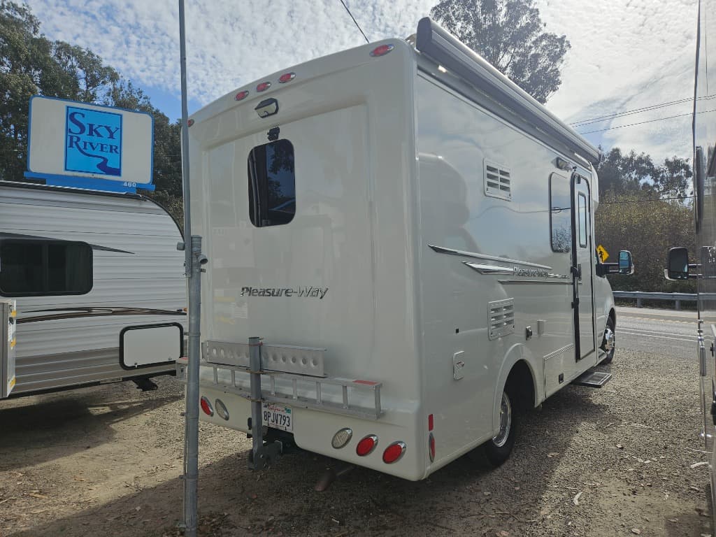 2020 Pleasure-Way 2020 Pleasure-Way Plateau - thumbnail 2