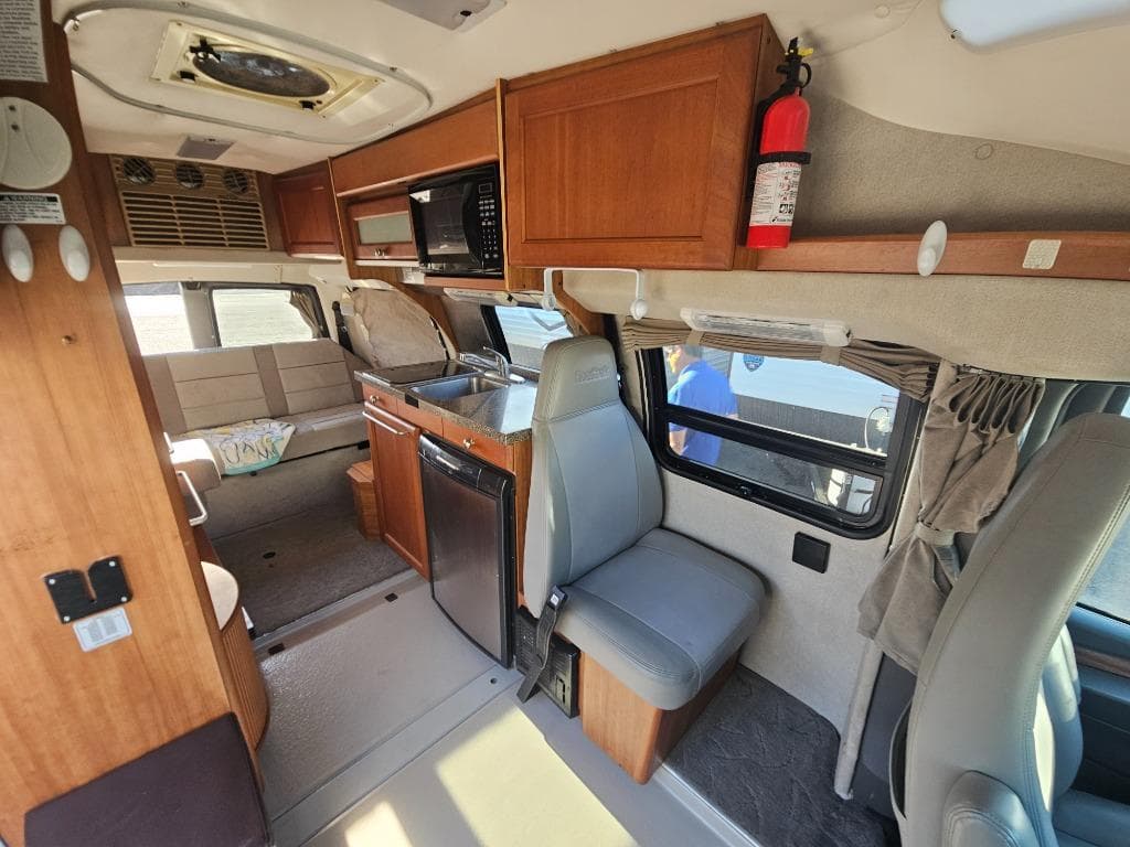 2010 Roadtrek 2010 Roadtrek 190 Versatile - thumbnail 5