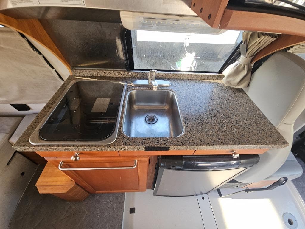 2010 Roadtrek 2010 Roadtrek 190 Versatile - thumbnail 12