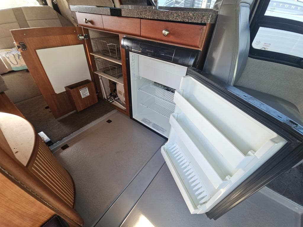 2010 Roadtrek 2010 Roadtrek 190 Versatile - thumbnail 14