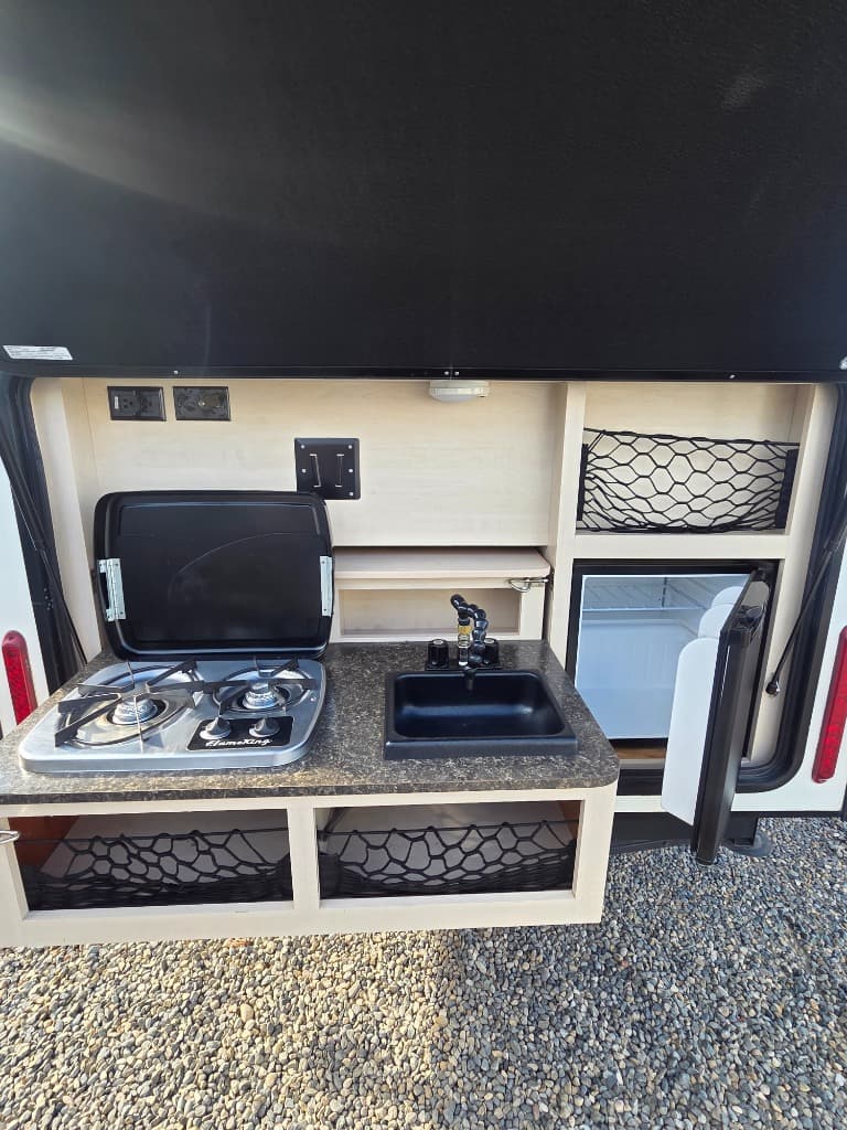 2019 Winnebago 2019 Winnebago Minnie Drop - thumbnail 3