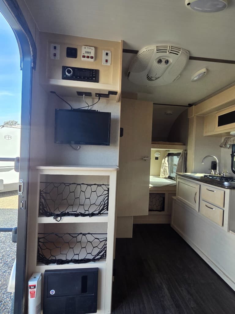 2019 Winnebago 2019 Winnebago Minnie Drop - thumbnail 10