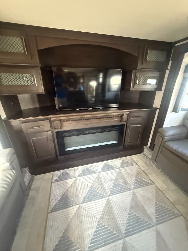 2020 Grand Design 2020 Grand Design Momentum - thumbnail 10