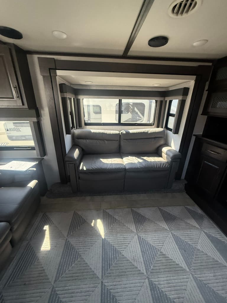 2020 Grand Design 2020 Grand Design Momentum - thumbnail 18