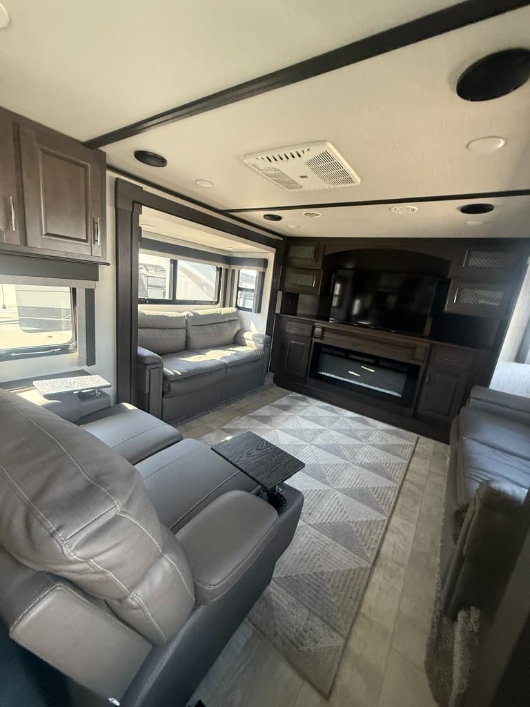 2020 Grand Design 2020 Grand Design Momentum - thumbnail 19