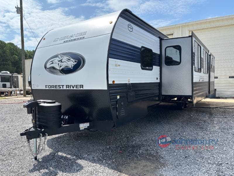 2026 Forest River 2026 Forest River Cherokee Wolf Den - thumbnail 4