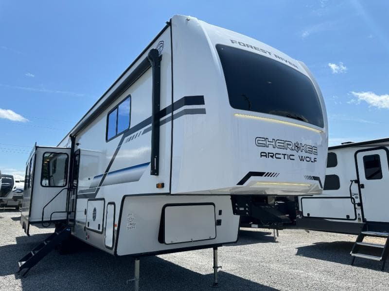 2025 Forest River Cherokee Arctic Wolf Suite 3800DECK
