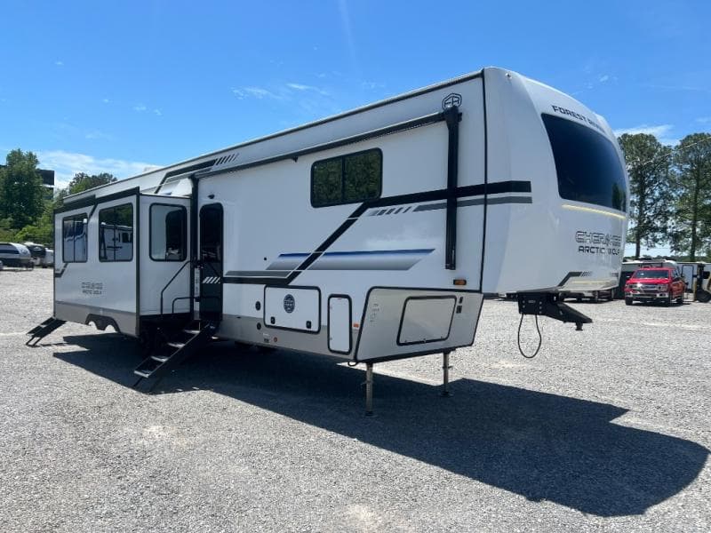 2025 Forest River Cherokee Arctic Wolf Suite 3800DECK