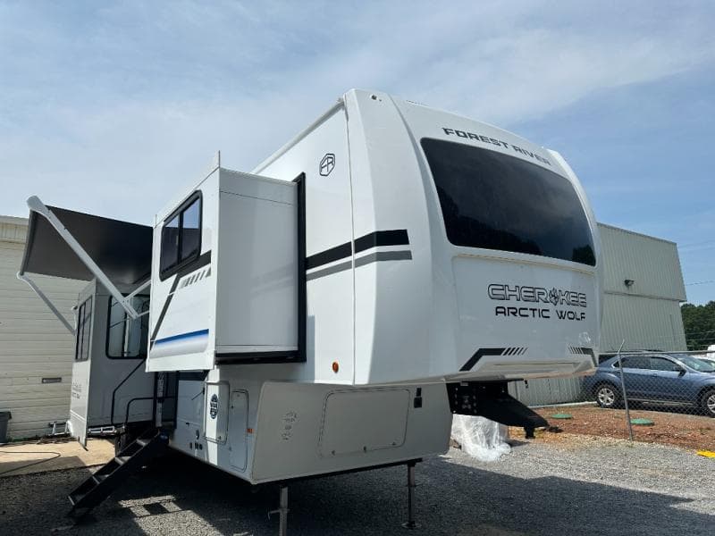 2026 Forest River Cherokee Arctic Wolf 3950SUITE