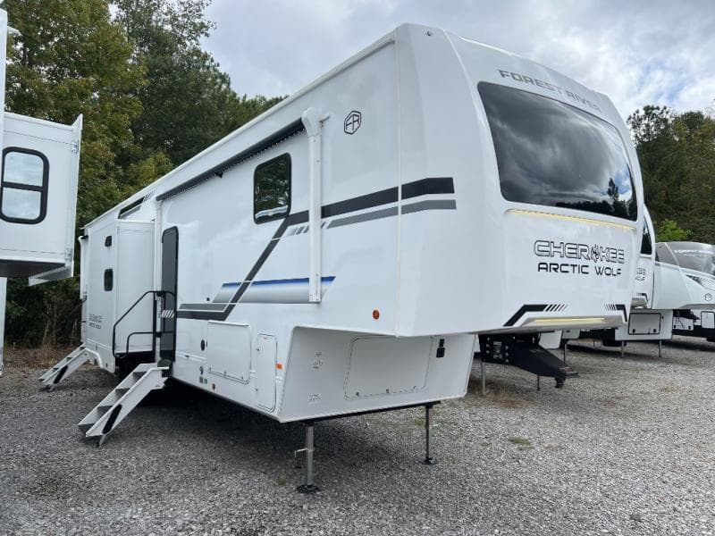 2026 Forest River Cherokee Arctic Wolf 3750SUITE
