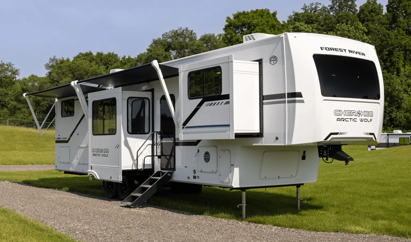2026 Forest River Cherokee Arctic Wolf 3950SUITE
