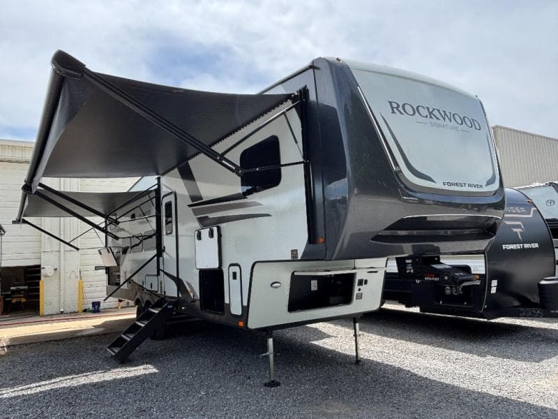 2026 Forest River Rockwood Signature R374DBH