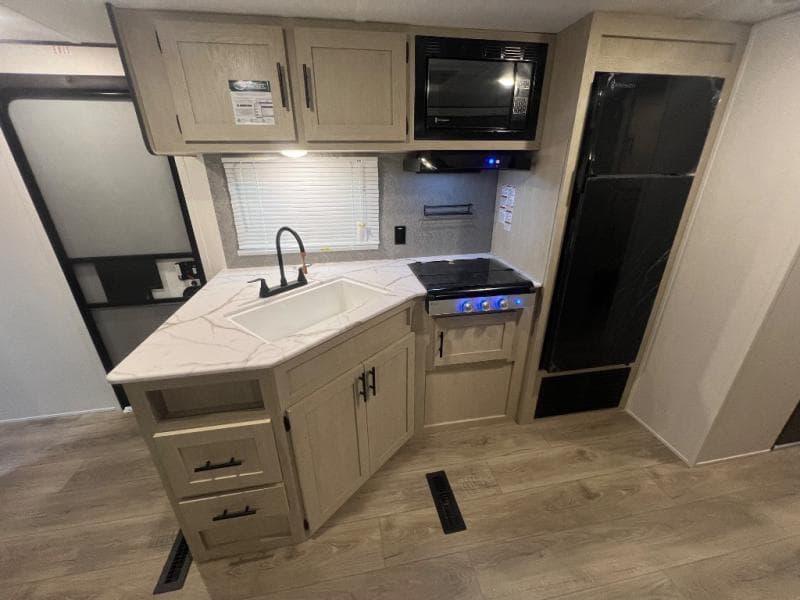 2025 Coachmen 2025 Coachmen Shasta I-5 - thumbnail 12