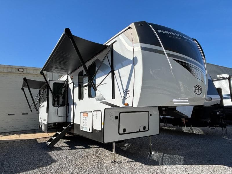 2026 Forest River Sandpiper 4002FB