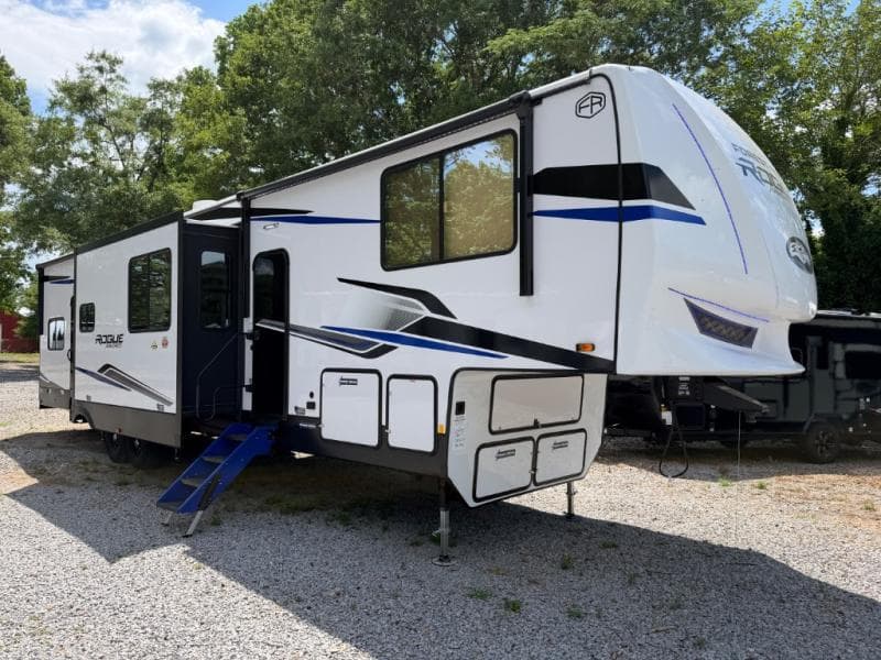 2026 Forest River Cherokee Rogue Armored 391T145