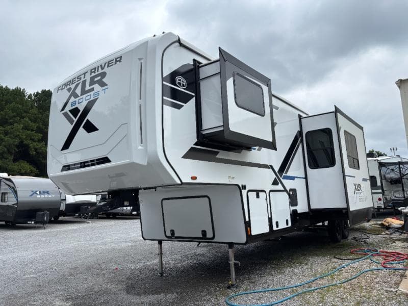 2026 Forest River 2026 Forest River Xlr Boost X Toy Hauler - thumbnail 4