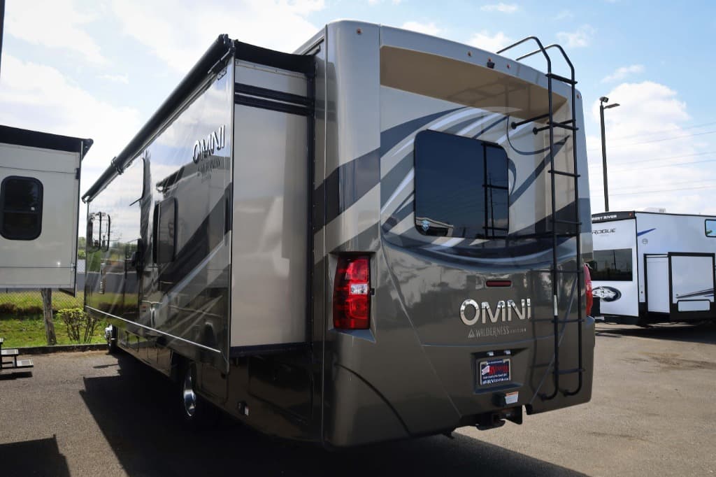 2022 Thor Motor Coach 2022 Thor Motor Coach Omni Super C - thumbnail 4