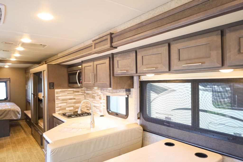 2022 Thor Motor Coach 2022 Thor Motor Coach Omni Super C - thumbnail 11