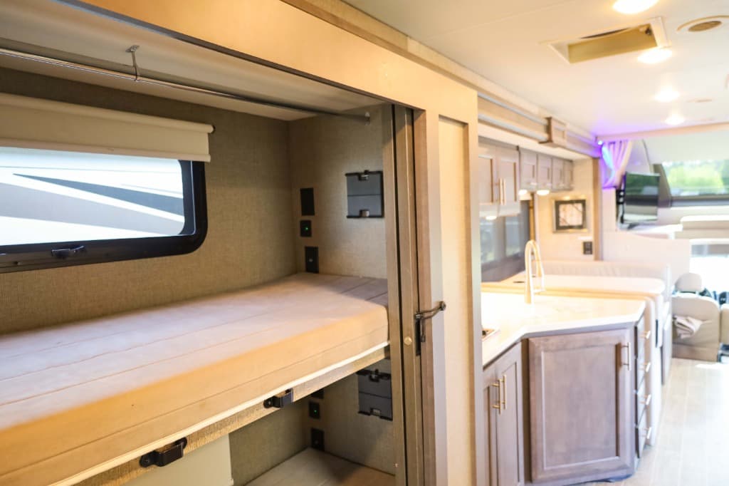 2022 Thor Motor Coach 2022 Thor Motor Coach Omni Super C - thumbnail 15