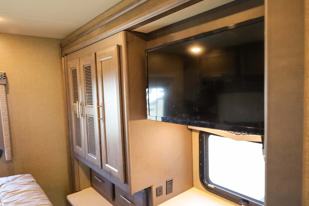 2022 Thor Motor Coach 2022 Thor Motor Coach Omni Super C - thumbnail 46