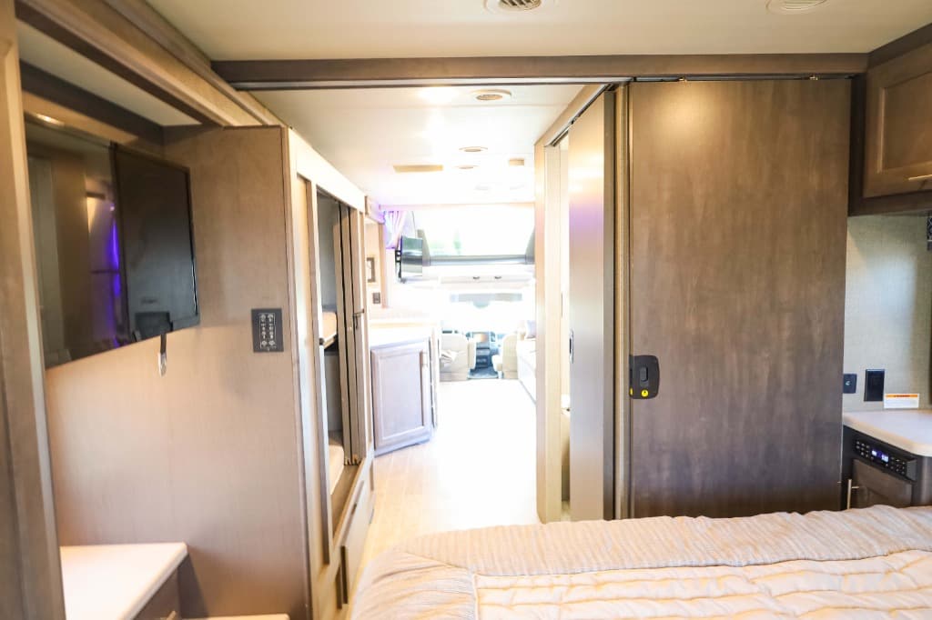 2022 Thor Motor Coach 2022 Thor Motor Coach Omni Super C - thumbnail 49