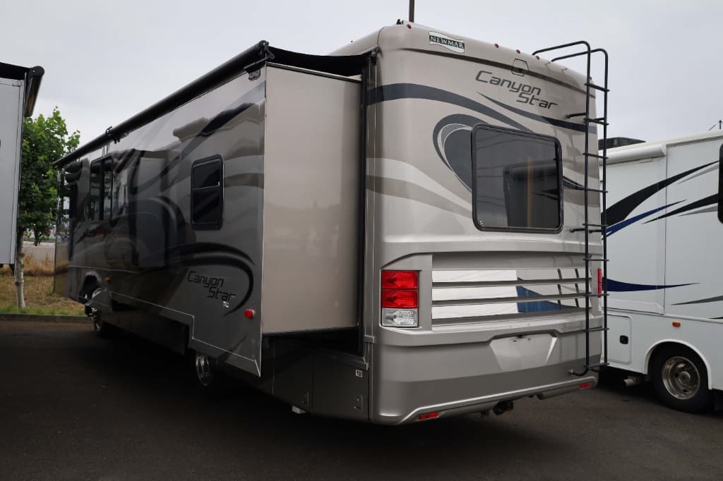 2014 Newmar 2014 Newmar Canyon Star - thumbnail 3