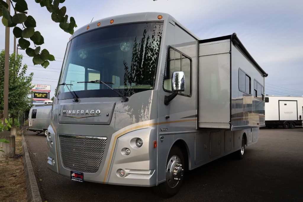 2022 Winnebago Adventurer  2022 Winnebago Adventurer  Series - thumbnail 2
