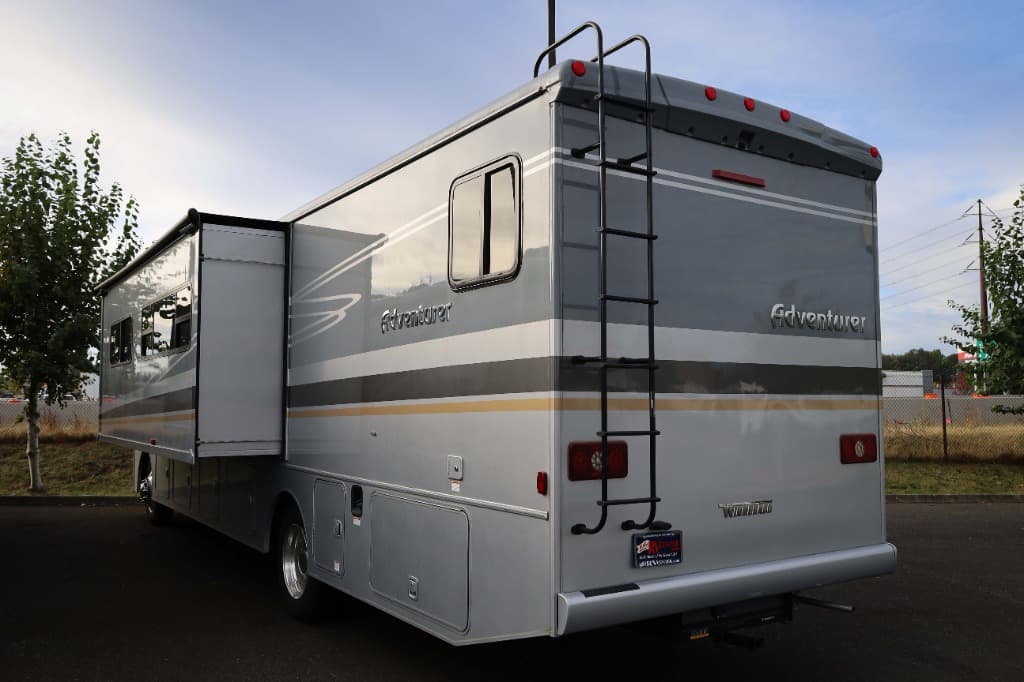 2022 Winnebago Adventurer  2022 Winnebago Adventurer  Series - thumbnail 3