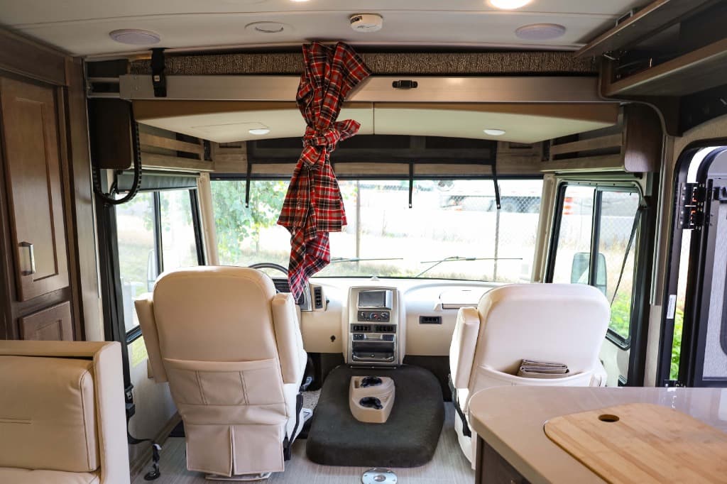 2022 Winnebago Adventurer  2022 Winnebago Adventurer  Series - thumbnail 12