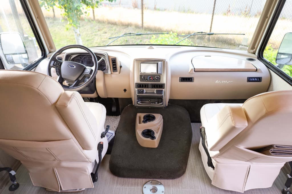 2022 Winnebago Adventurer  2022 Winnebago Adventurer  Series - thumbnail 13