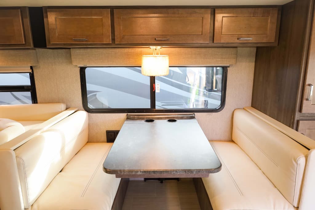 2022 Winnebago Adventurer  2022 Winnebago Adventurer  Series - thumbnail 14