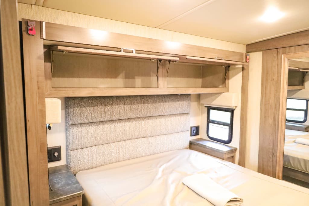 2022 Winnebago Adventurer  2022 Winnebago Adventurer  Series - thumbnail 29