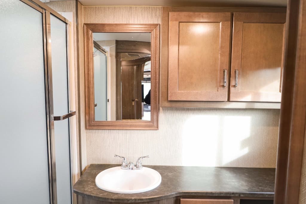 2022 Winnebago Adventurer  2022 Winnebago Adventurer  Series - thumbnail 35