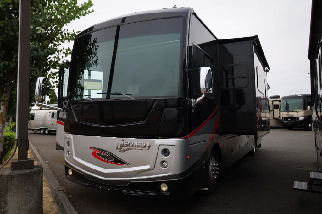 2020 Fleetwood 2020 Fleetwood Discovery - image 1