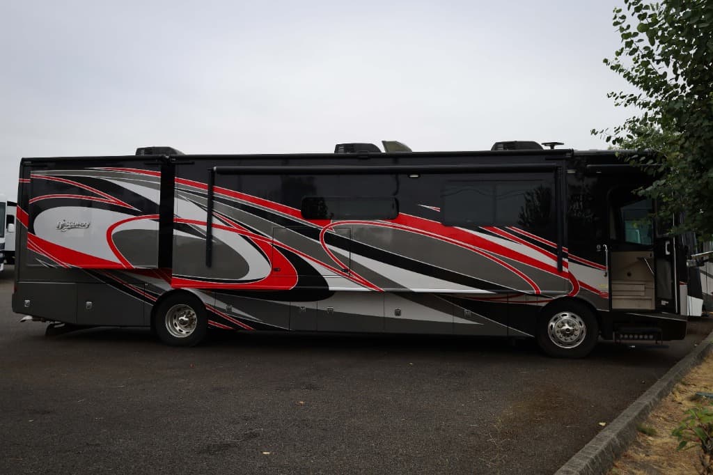 2020 Fleetwood 2020 Fleetwood Discovery - thumbnail 3