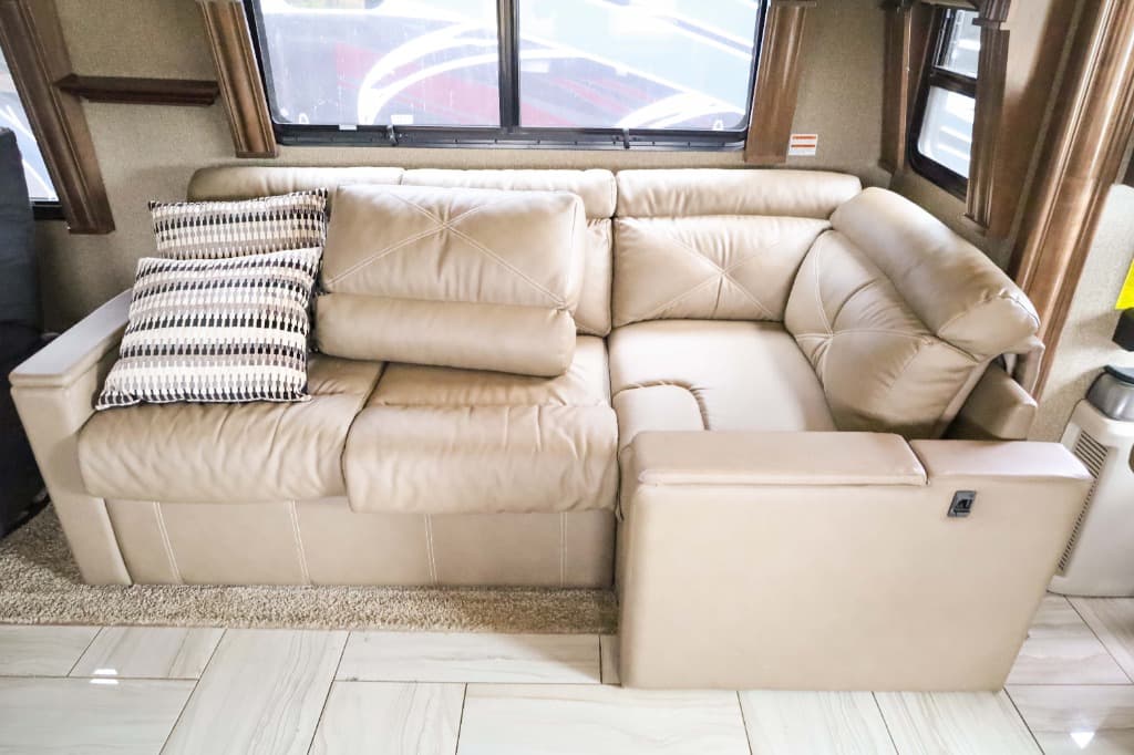 2020 Fleetwood 2020 Fleetwood Discovery - thumbnail 18