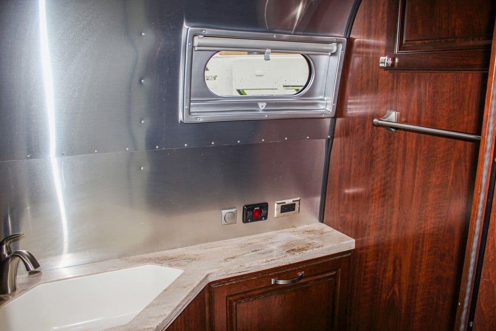 2016 Airstream 2016 Airstream Classic - thumbnail 27