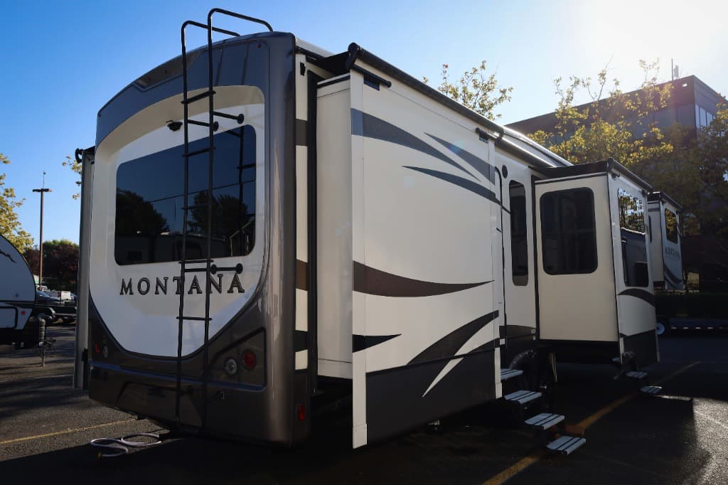2016 Keystone 2016 Keystone Montana - thumbnail 3
