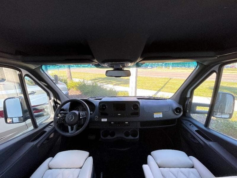 2023 Regency RV 2023 Regency RV Ultra Brougham - thumbnail 12