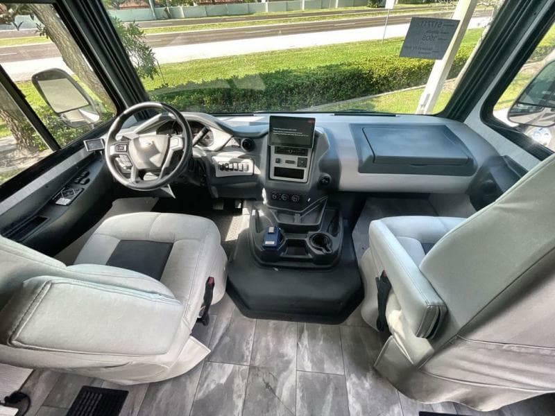 2023 Coachmen 2023 Coachmen Mirada - thumbnail 15