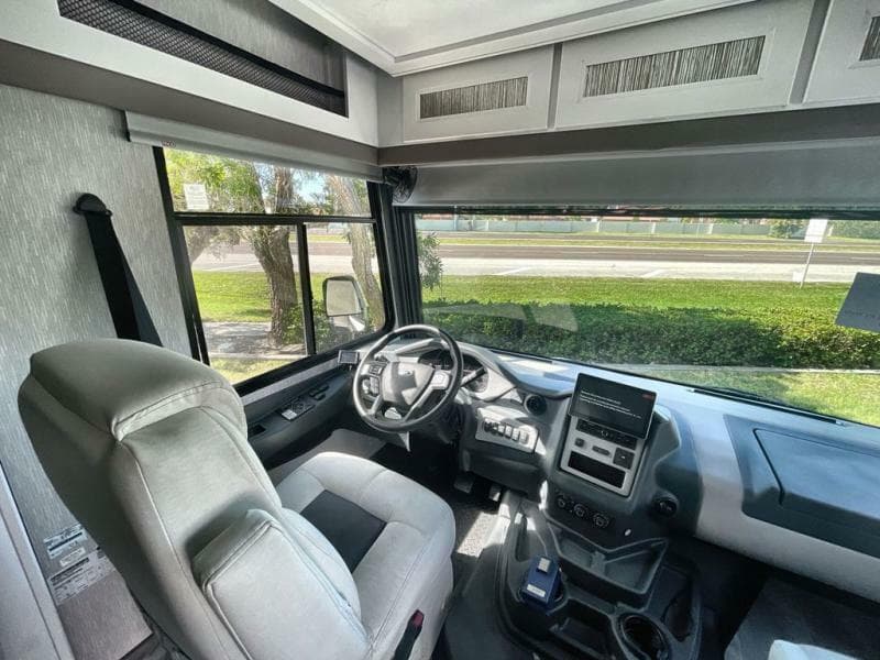 2023 Coachmen 2023 Coachmen Mirada - thumbnail 16