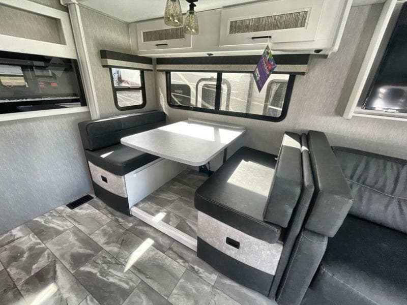 2023 Coachmen 2023 Coachmen Mirada - thumbnail 19