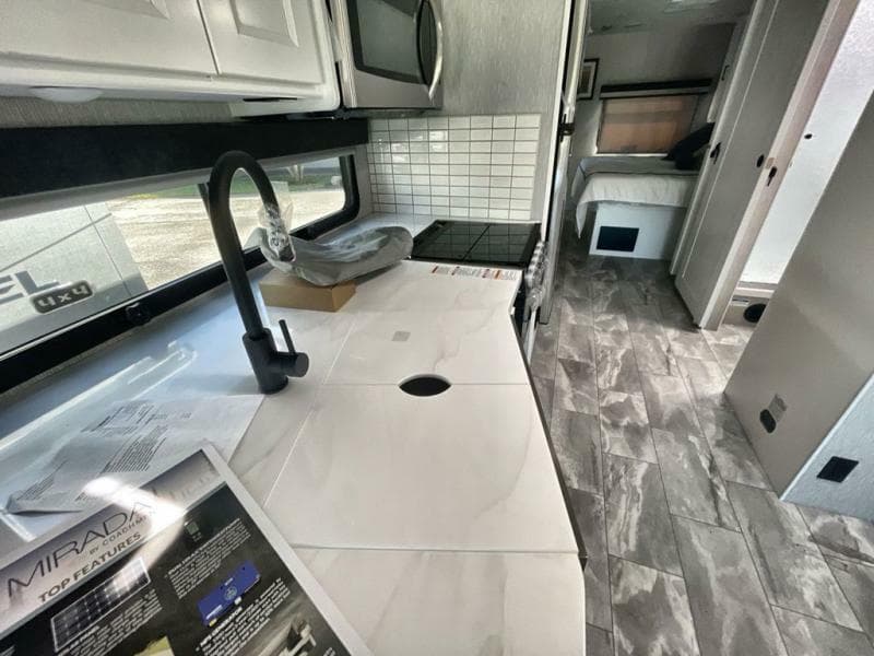 2023 Coachmen 2023 Coachmen Mirada - thumbnail 24