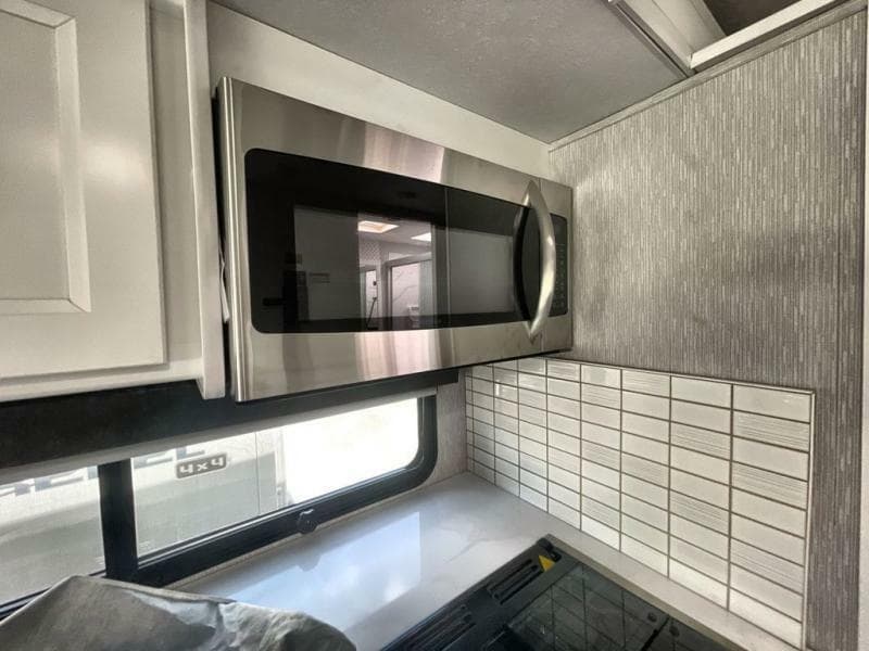 2023 Coachmen 2023 Coachmen Mirada - thumbnail 25