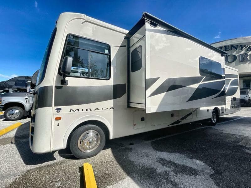 2023 Coachmen 2023 Coachmen Mirada - thumbnail 6