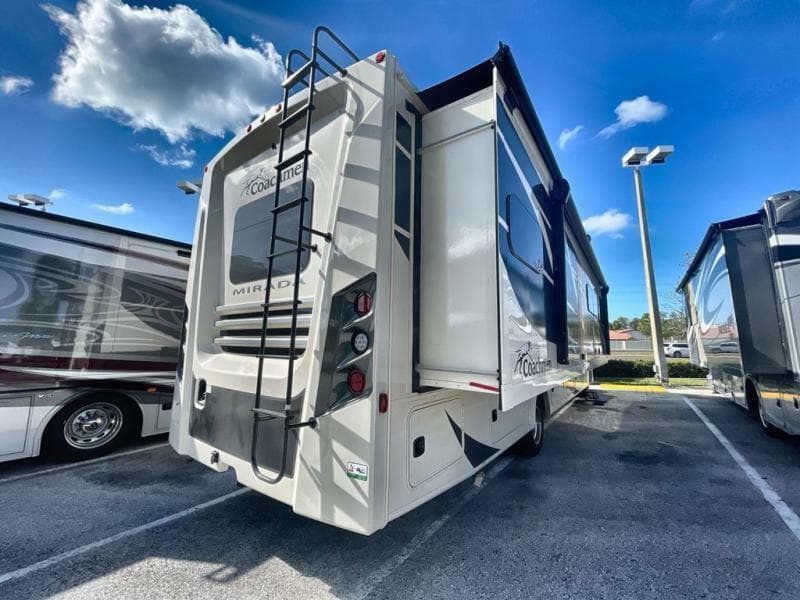 2023 Coachmen 2023 Coachmen Mirada - thumbnail 9