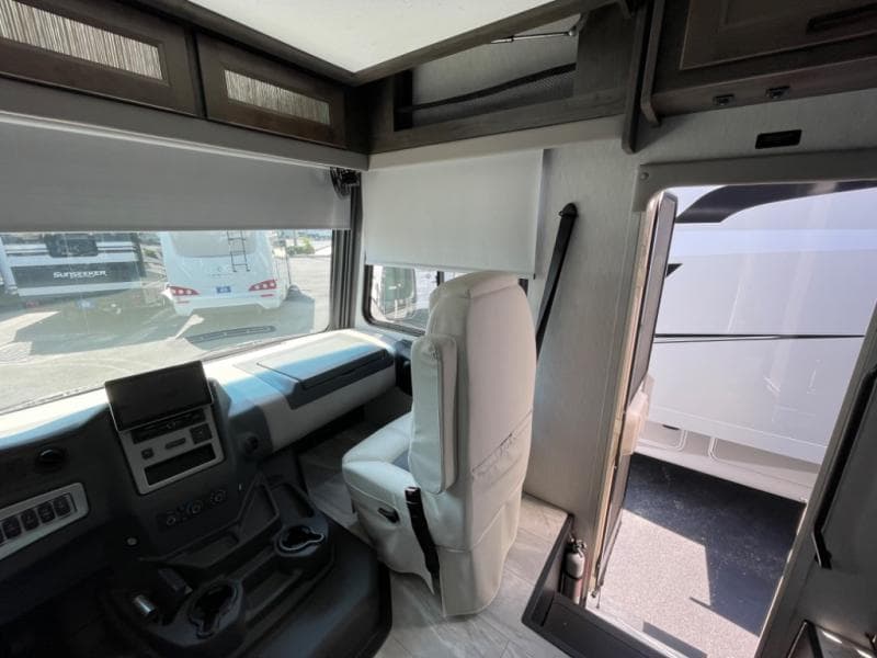 2023 Coachmen 2023 Coachmen Mirada - thumbnail 13