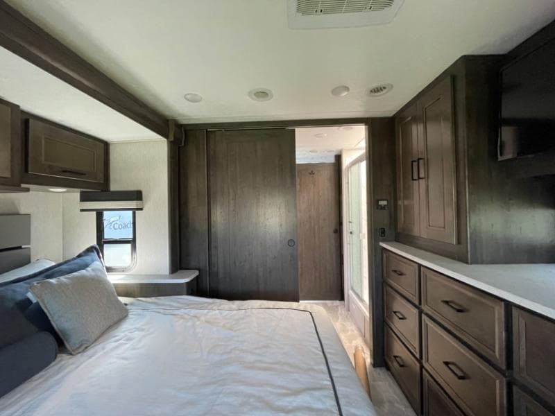 2023 Coachmen 2023 Coachmen Mirada - thumbnail 35