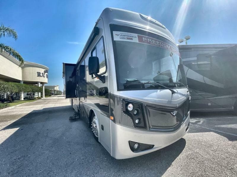 2023 Fleetwood RV 2023 Fleetwood RV PACE ARROW - image 1