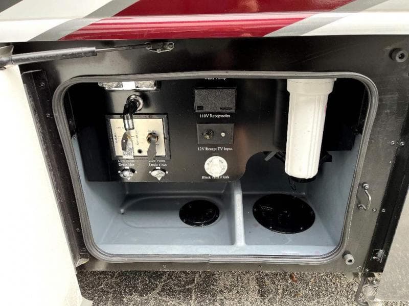 2023 Fleetwood RV 2023 Fleetwood RV Bounder - thumbnail 11